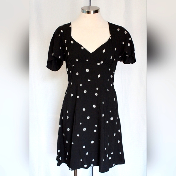 Abound Dresses & Skirts - NWT Abound Black Floral Sundress – Size S | Fit & Flare